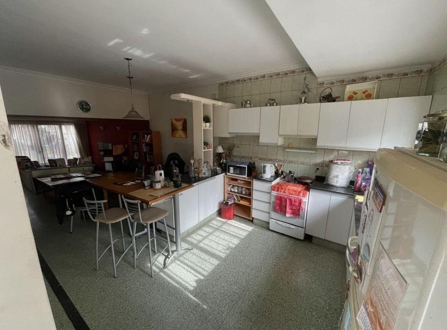 Foto de CASA 3 DORMIS VENTA Y PERMUTA COCHERA B PARQUE, imagen 2