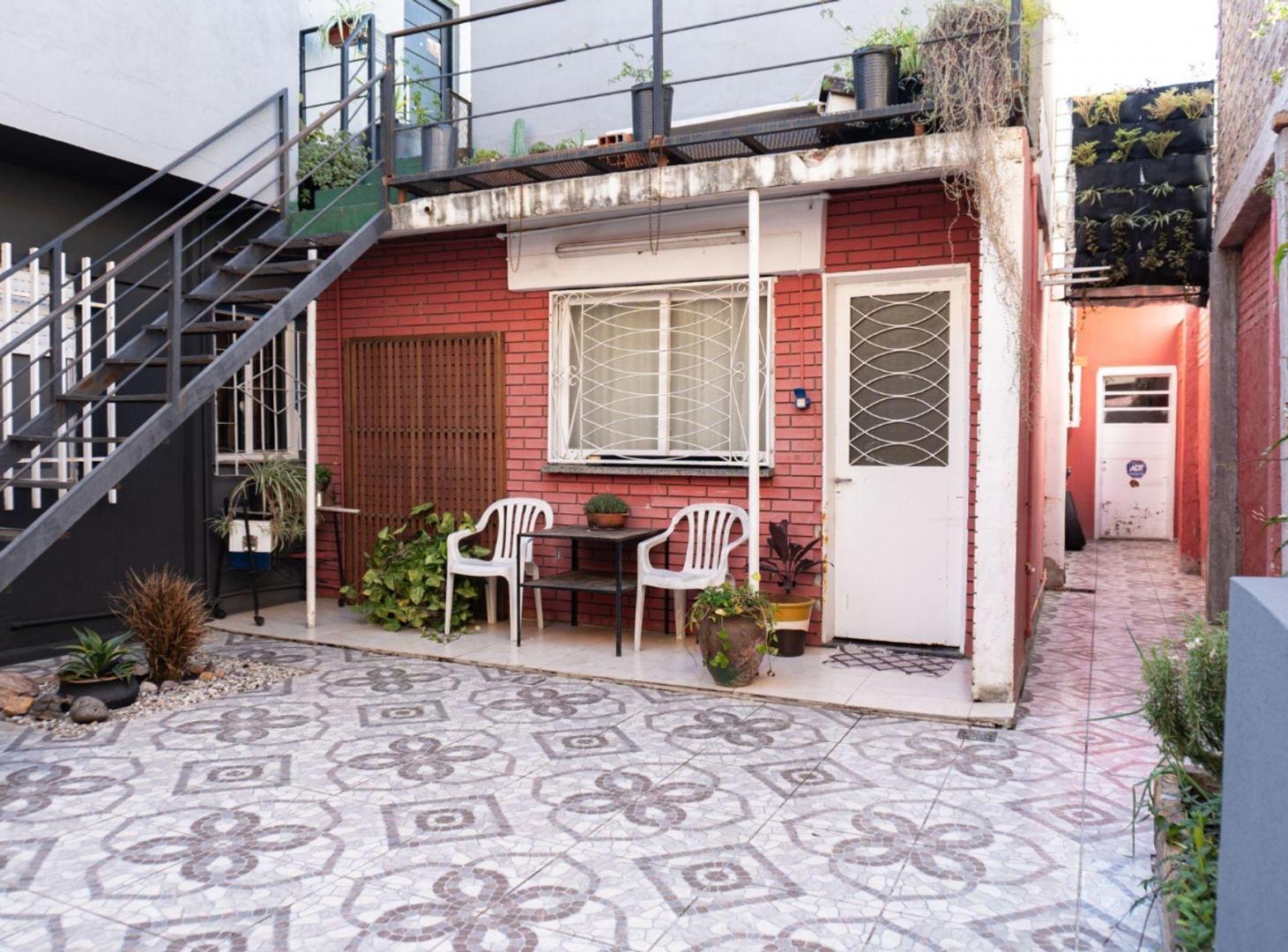 Foto de CASA DE PASILLO EN VENTA 2 DORMI PATIO TERRAZA, imagen 1