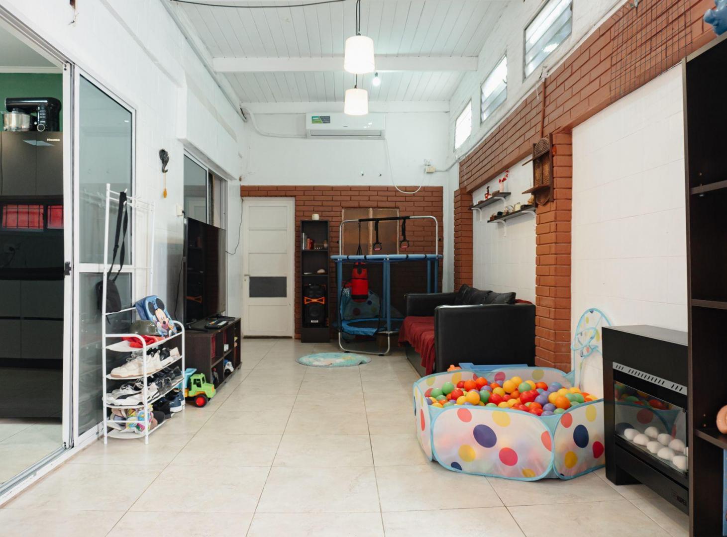Foto de CASA DE PASILLO EN VENTA 2 DORMI PATIO TERRAZA, imagen 3
