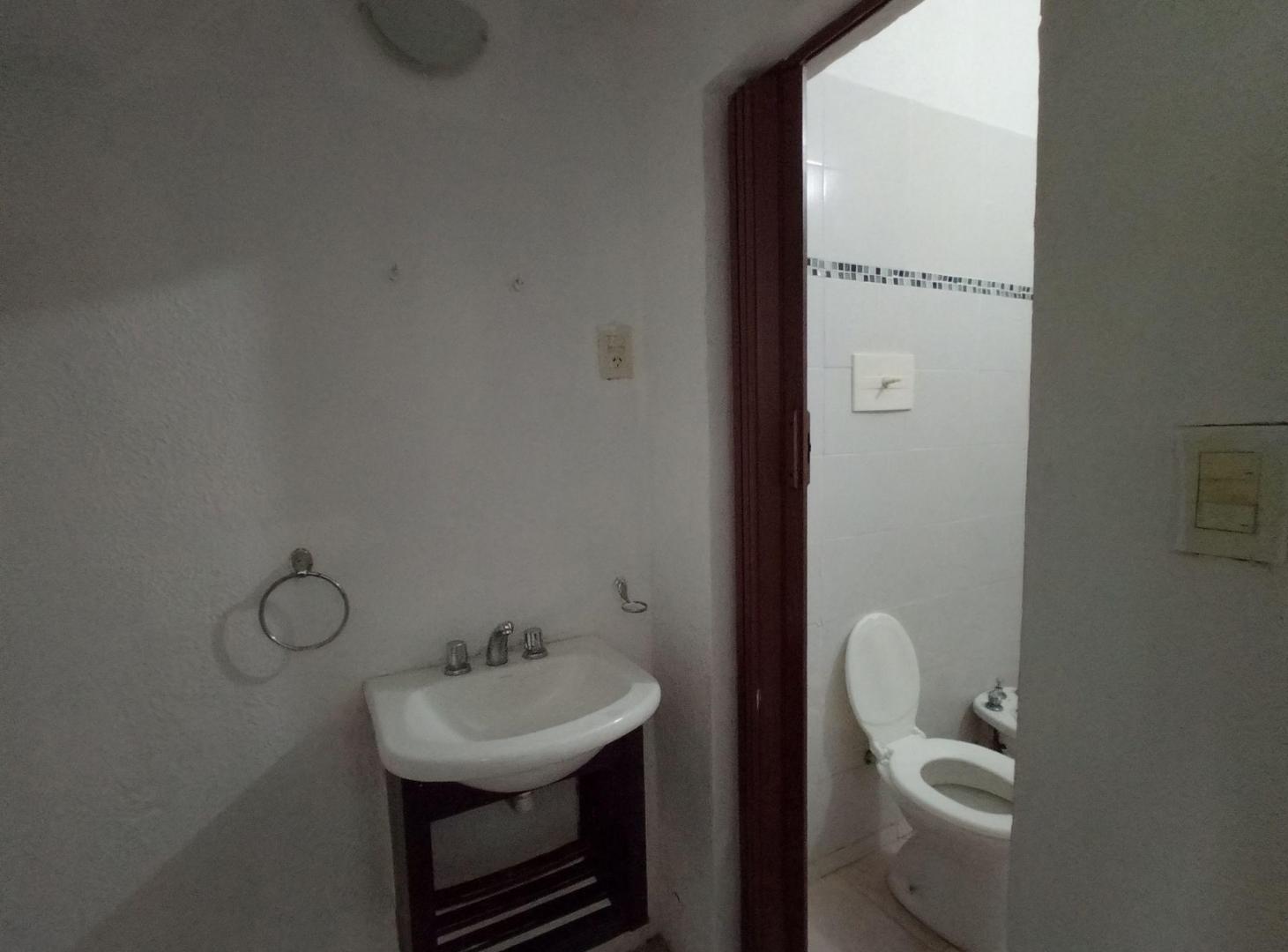 Foto de ALQUILER CASA DE PASILLO DOS DORMITORIOS TERRAZA, imagen 3