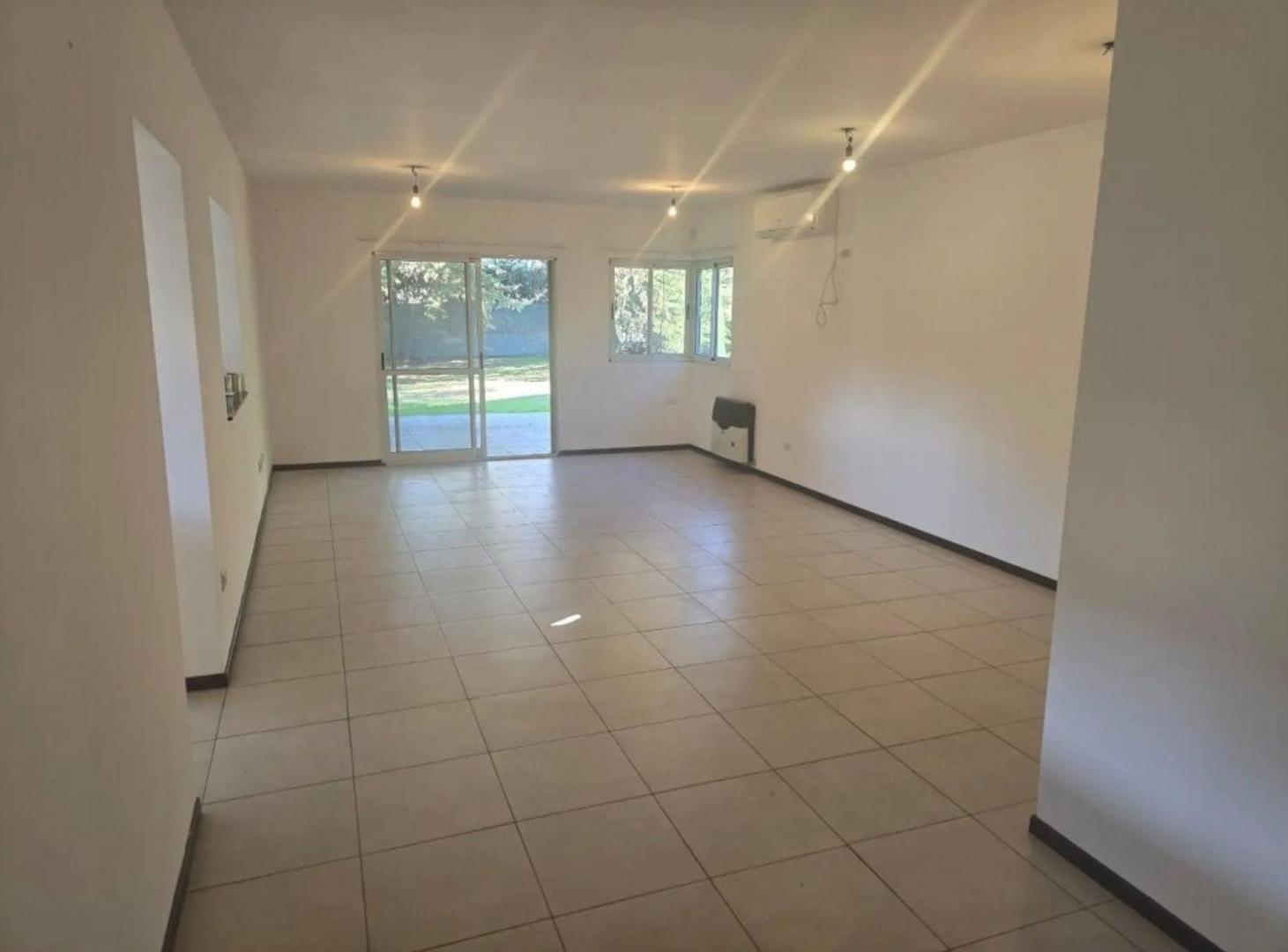 Foto de VENTA CASA 3 DORMITORIOS CAMPOS DE ESTHER 672 m², imagen 1