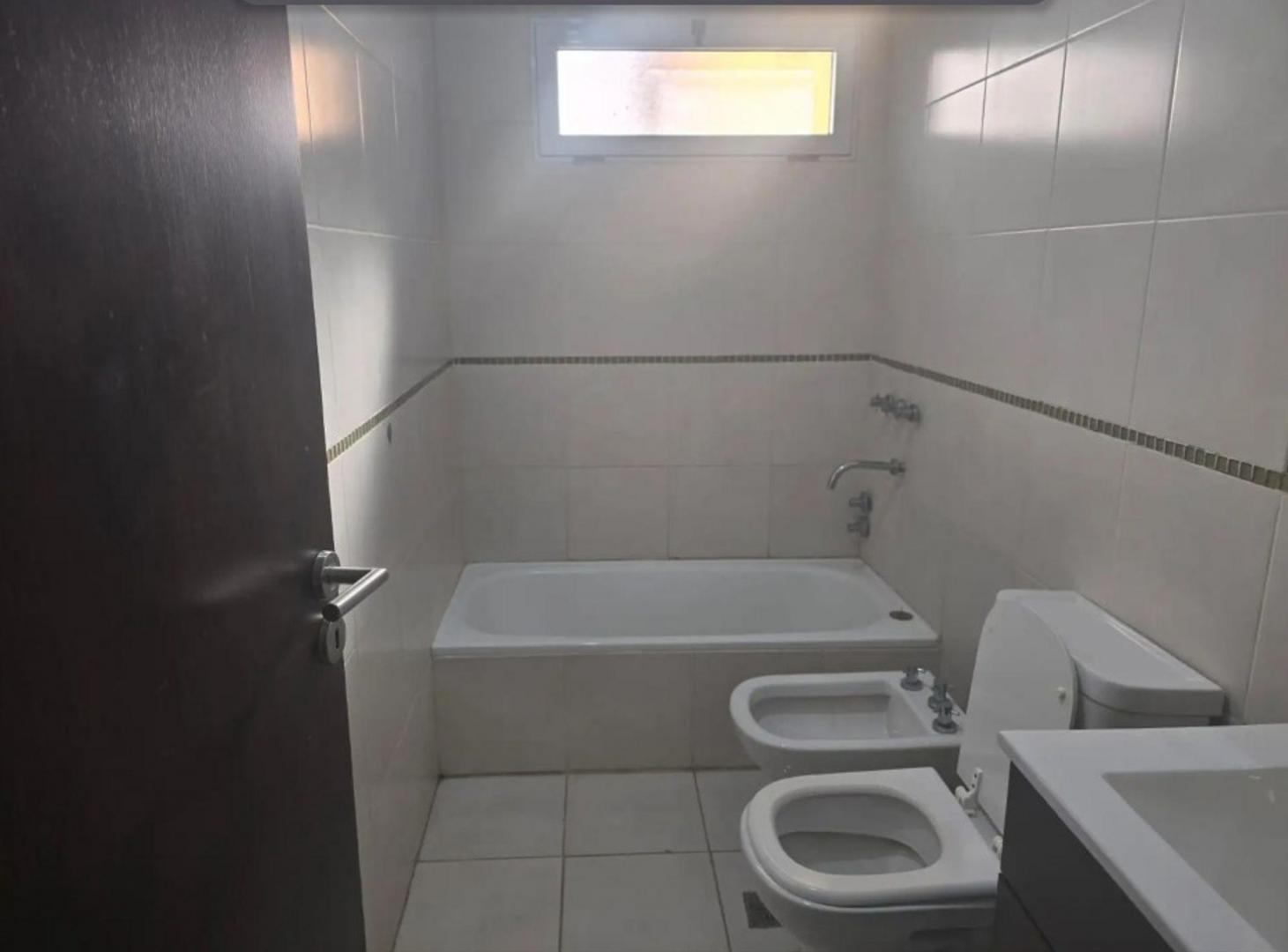 Foto de VENTA CASA 3 DORMITORIOS CAMPOS DE ESTHER 672 m², imagen 4