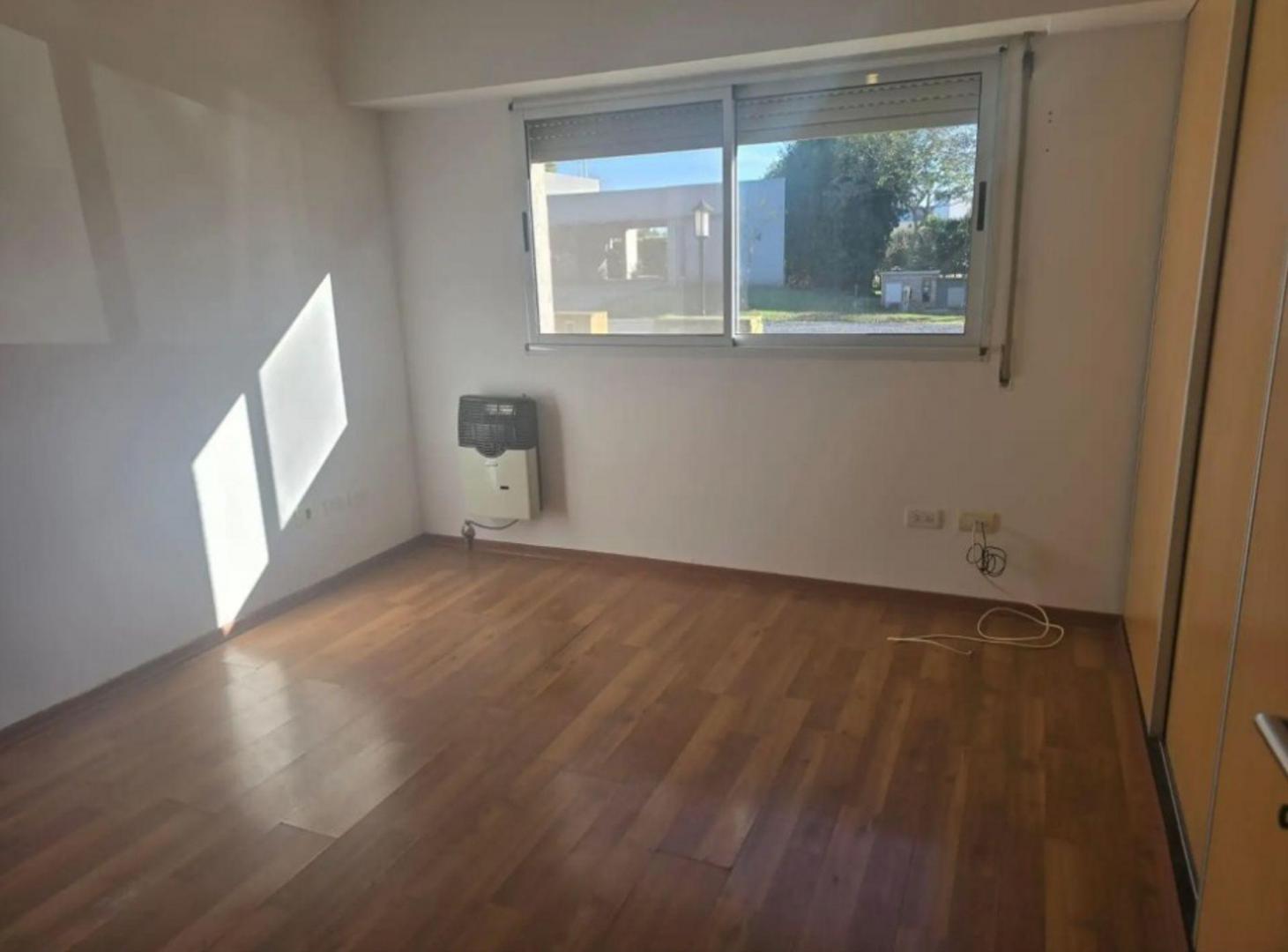 Foto de VENTA CASA 3 DORMITORIOS CAMPOS DE ESTHER 672 m², imagen 2