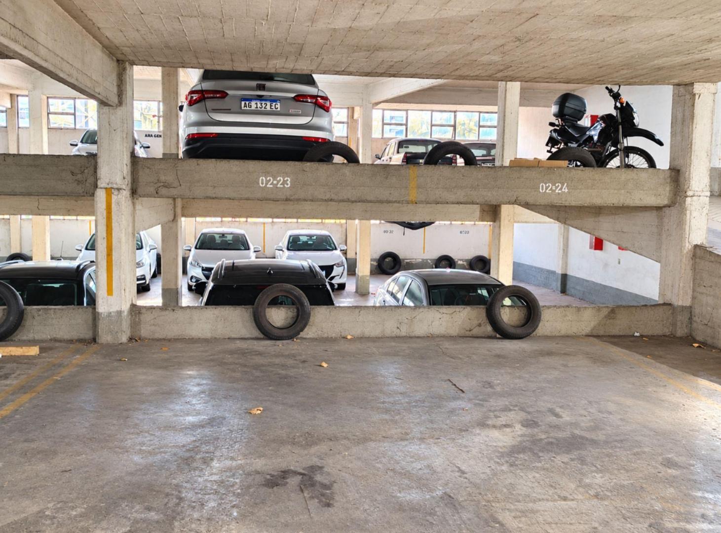 Foto de COCHERA CUBIERTA EN VENTA CENTRO ROSARIO, imagen 2