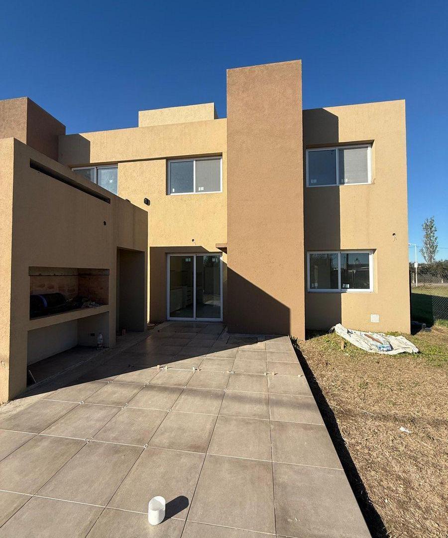 Foto de CASA EN VENTA 2 DORMITORIOS DUPLEX EN ROLDAN TS2, imagen 5