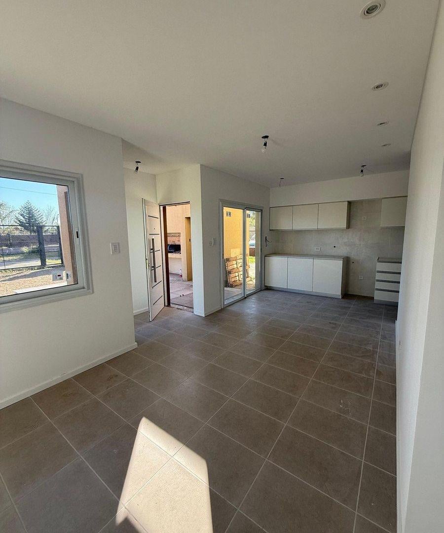 Foto de CASA EN VENTA 2 DORMITORIOS DUPLEX EN ROLDAN TS2, imagen 3