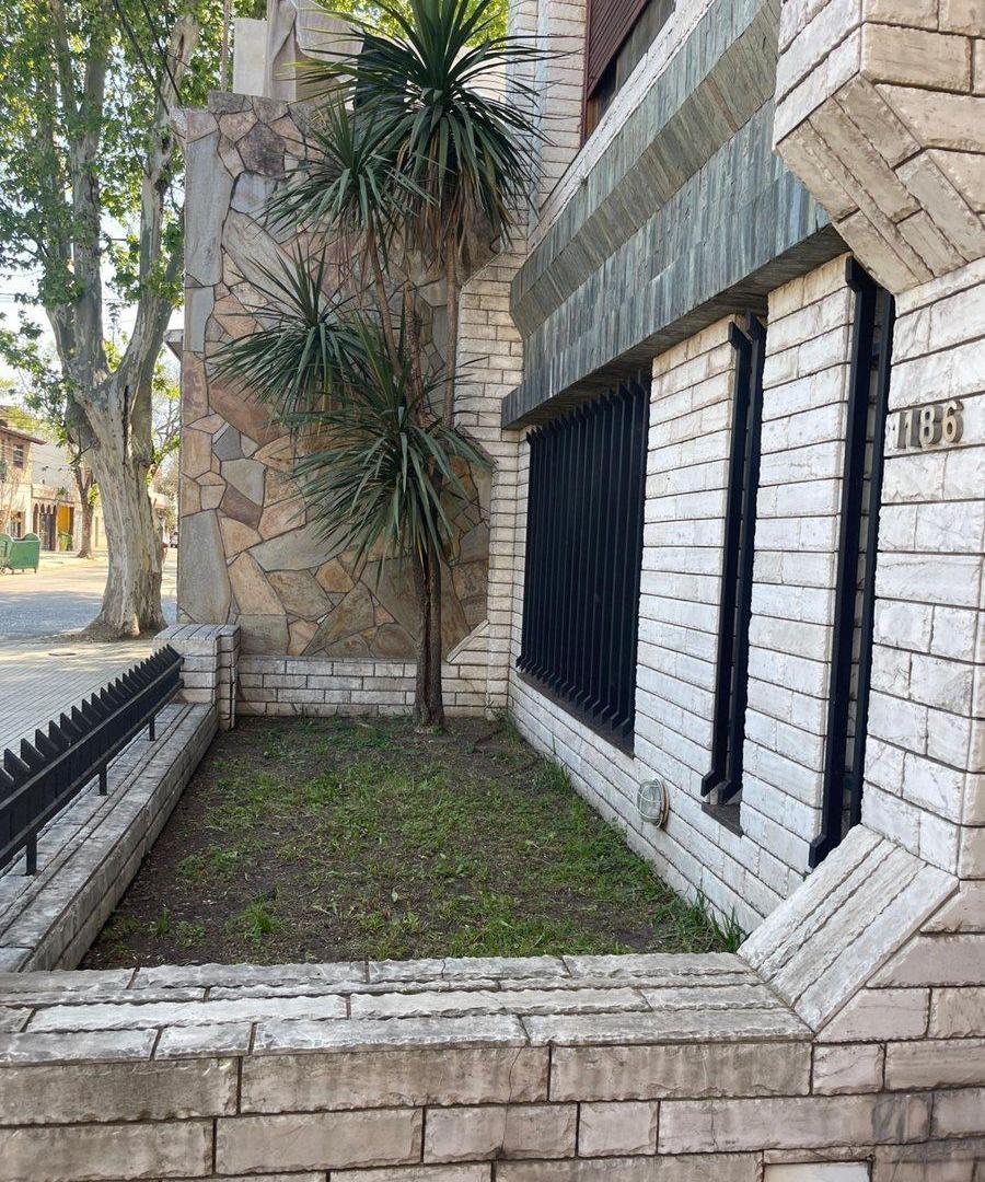 Foto de CASA 4 DORMITORIOS JARDIN 2 COCHERAS TIRO SUIZO, imagen 5