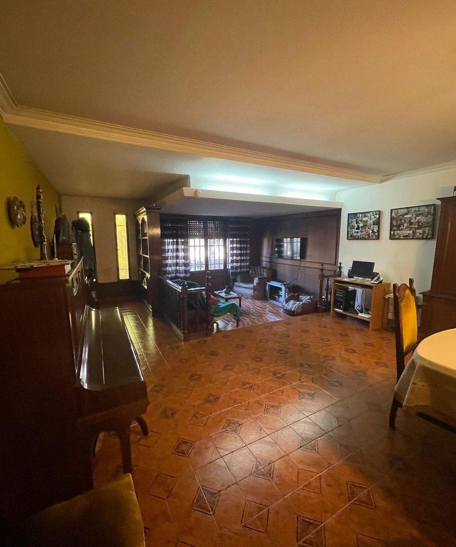 Foto de CASA 4 DORMITORIOS JARDIN 2 COCHERAS TIRO SUIZO, imagen 3