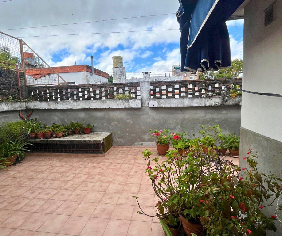 Foto de VENTA CASA 4 DORMITORIOS AZCUÉNAGA APTA CREDITO, imagen 2