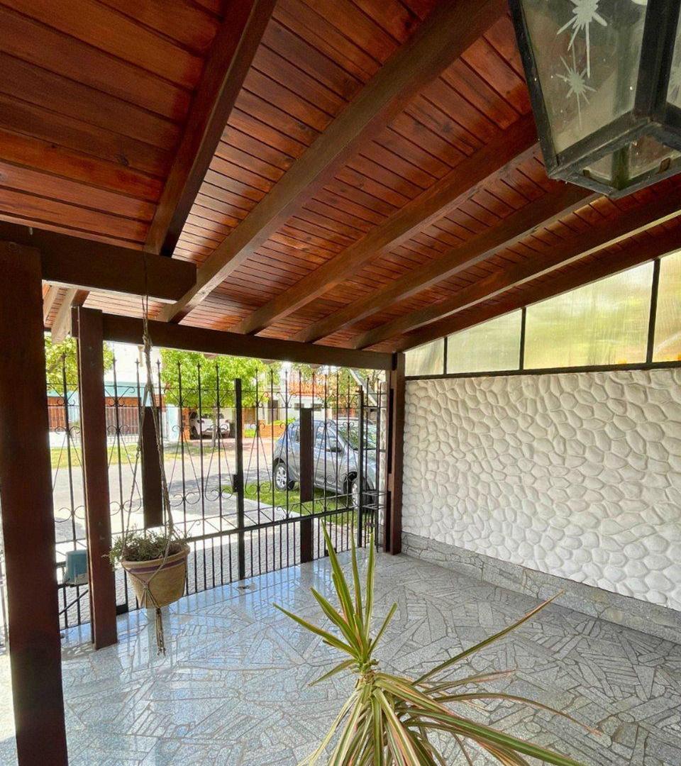 Foto de VENTA CASA 4 DORMITORIOS B. ALBERDI APTA CRÉDITO, imagen 3