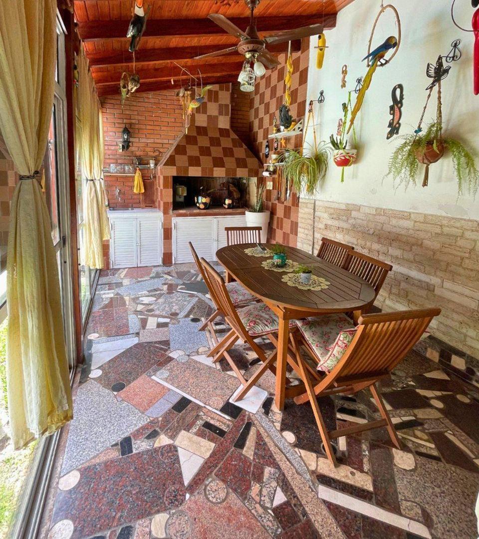 Foto de VENTA CASA 4 DORMITORIOS B. ALBERDI APTA CRÉDITO, imagen 5