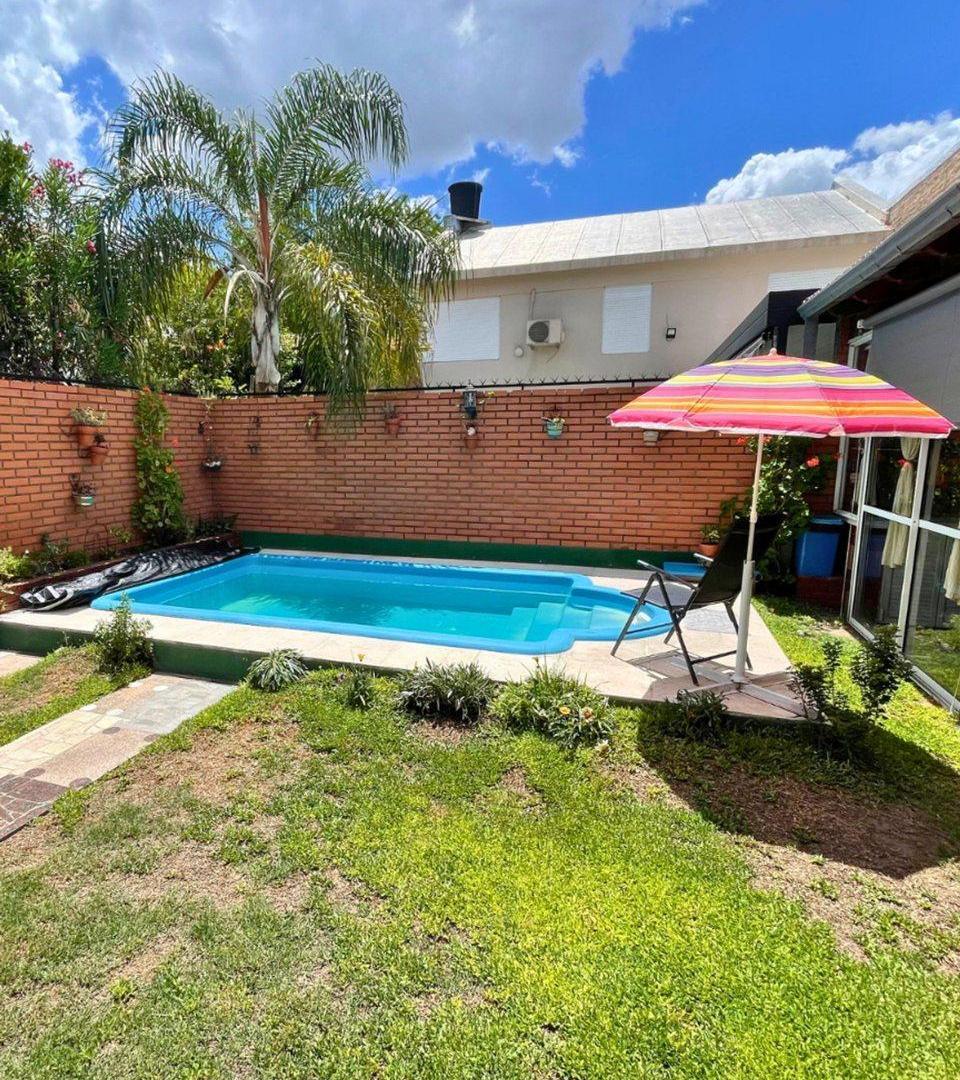 Foto de VENTA CASA 4 DORMITORIOS B. ALBERDI APTA CRÉDITO, imagen 2