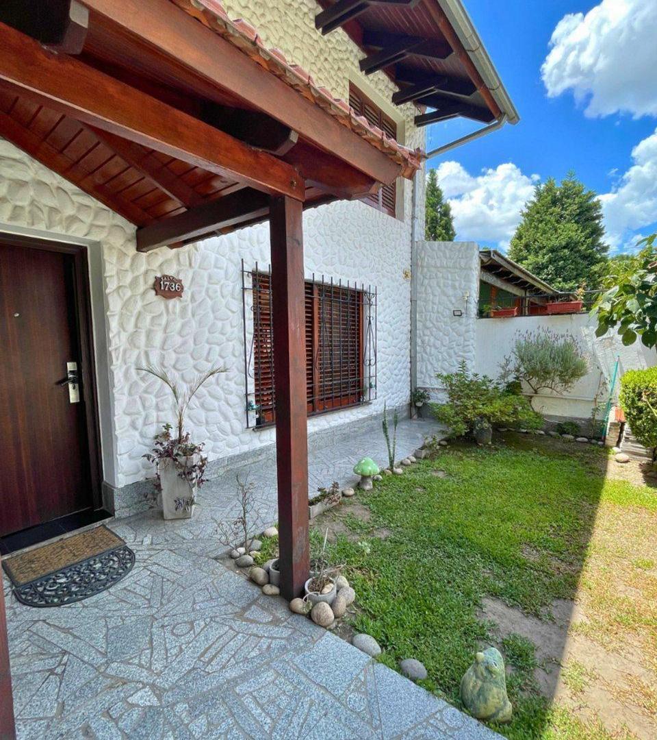 Foto de VENTA CASA 4 DORMITORIOS B. ALBERDI APTA CRÉDITO, imagen 4