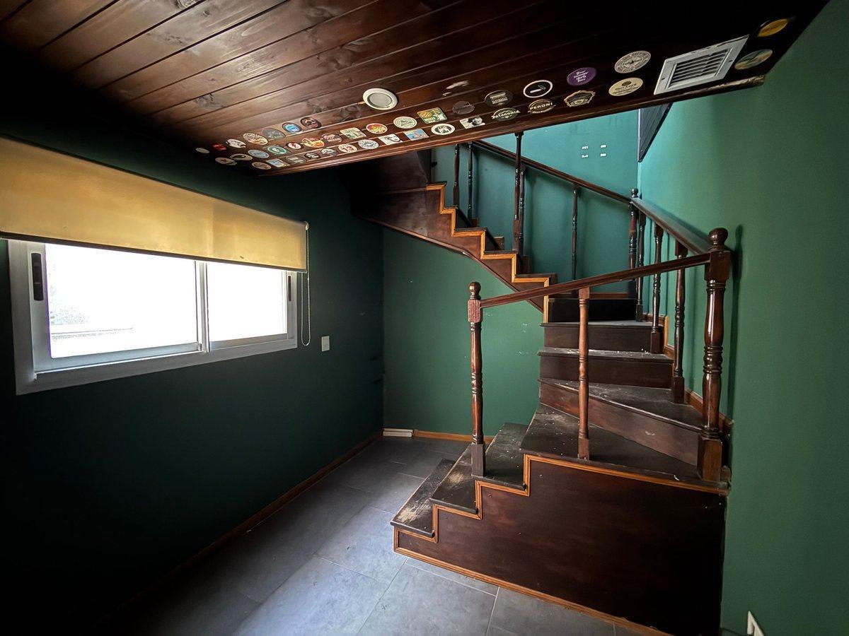 Foto de VENTA OFICINA AMPLIA EN PH QUINCHO Y TERRAZA, imagen 4