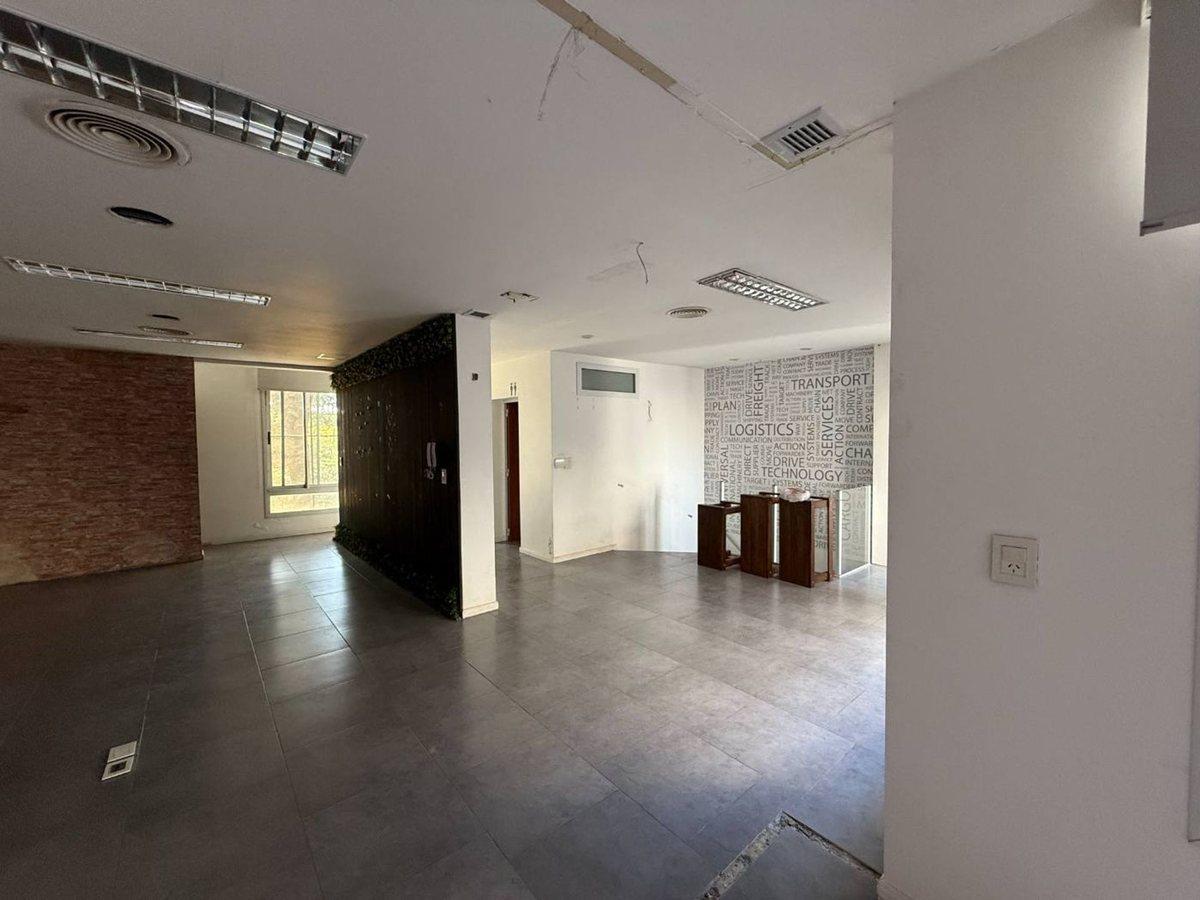 Foto de VENTA OFICINA AMPLIA EN PH QUINCHO Y TERRAZA, imagen 3