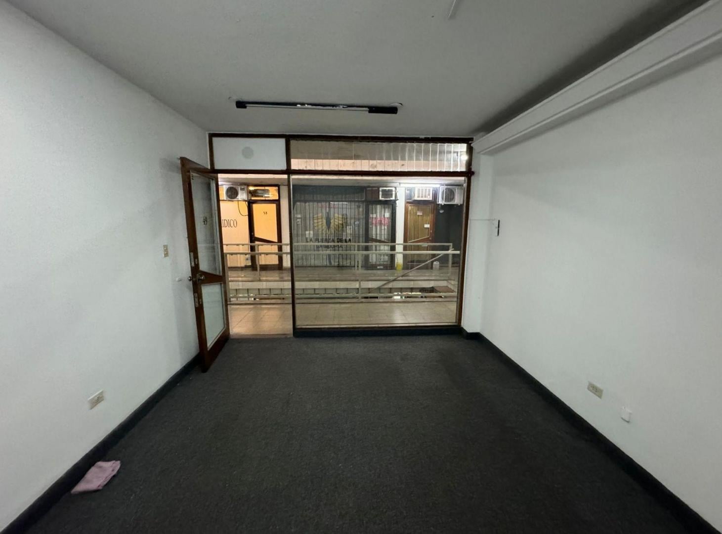 Foto de VENTA OFICINA APTA LOCAL ZONA CENTRO OPORTUNIDAD, imagen 2