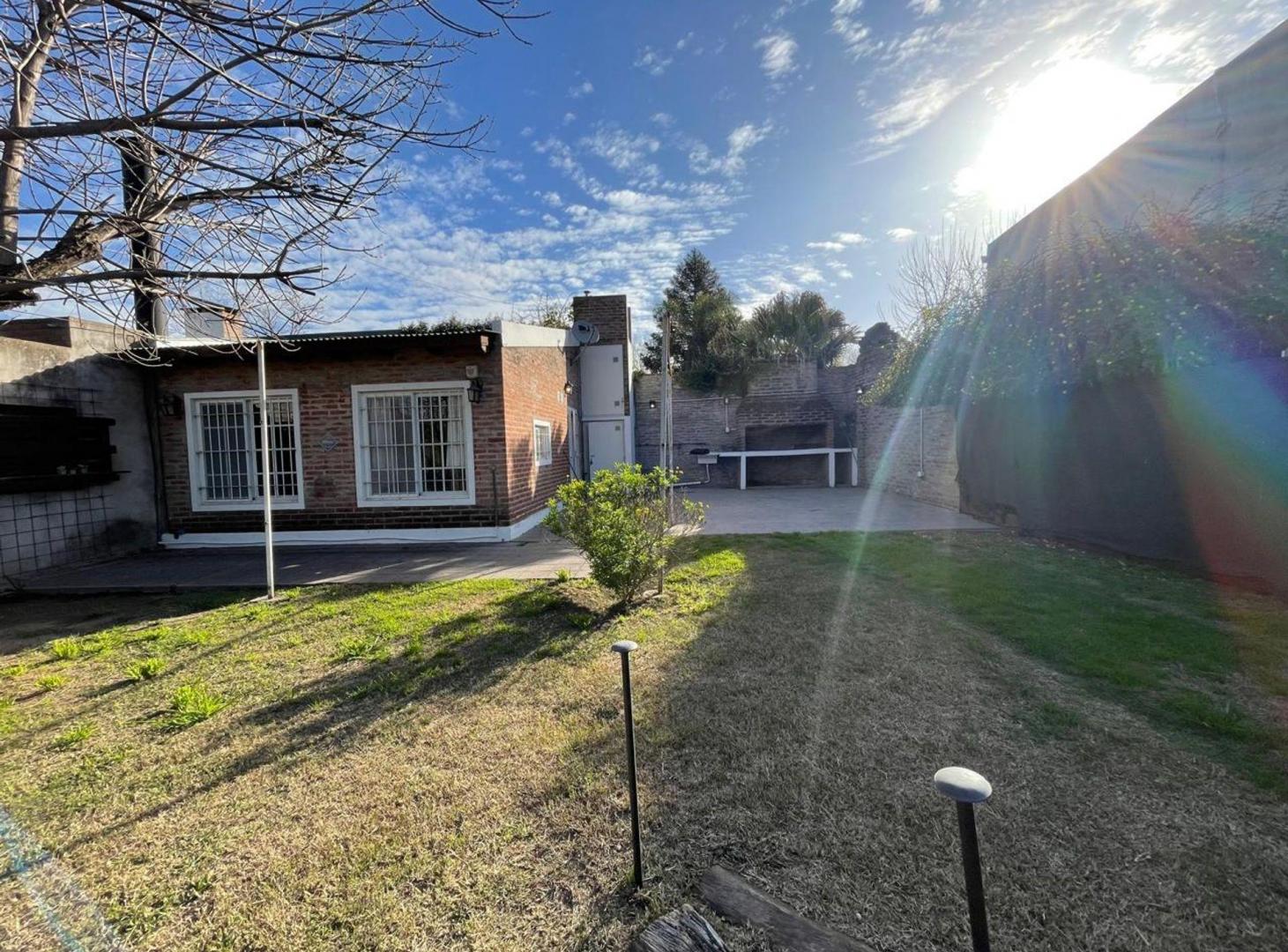Foto de CASA EN VENTA FUNES JARDIN PILETA APTA CREDITO, imagen 1