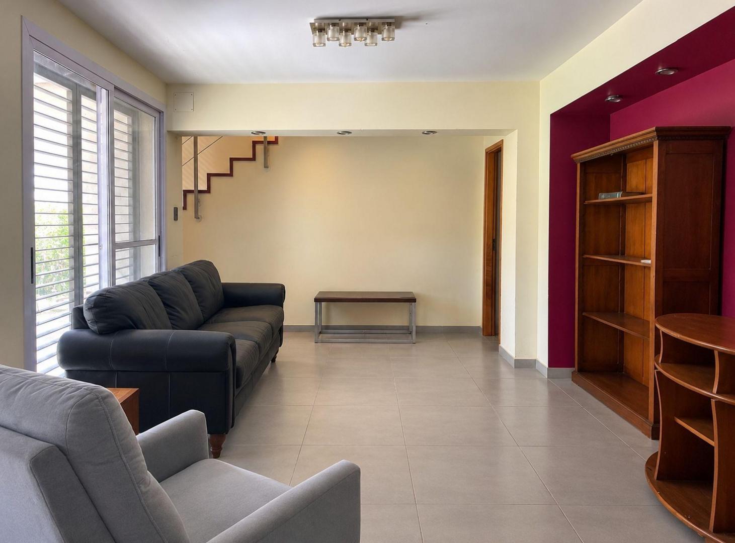 Foto de CASA 4DORMI VENTA FUNES SOBRE RUTA 9 GRAN LOTE, imagen 3