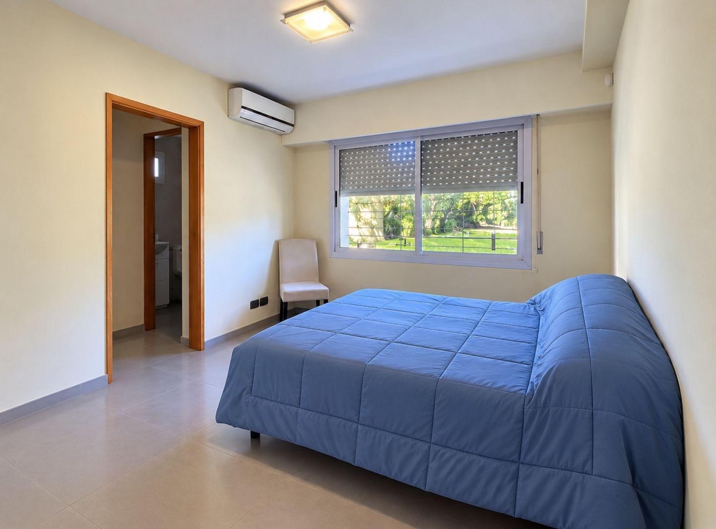 Foto de CASA 4DORMI VENTA FUNES SOBRE RUTA 9 GRAN LOTE, imagen 5