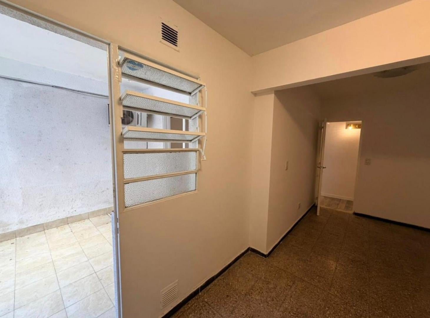 Foto de VENTA DEPARTAMENTO 2 DORMITORIOS CON PATIO ADUANA, imagen 4