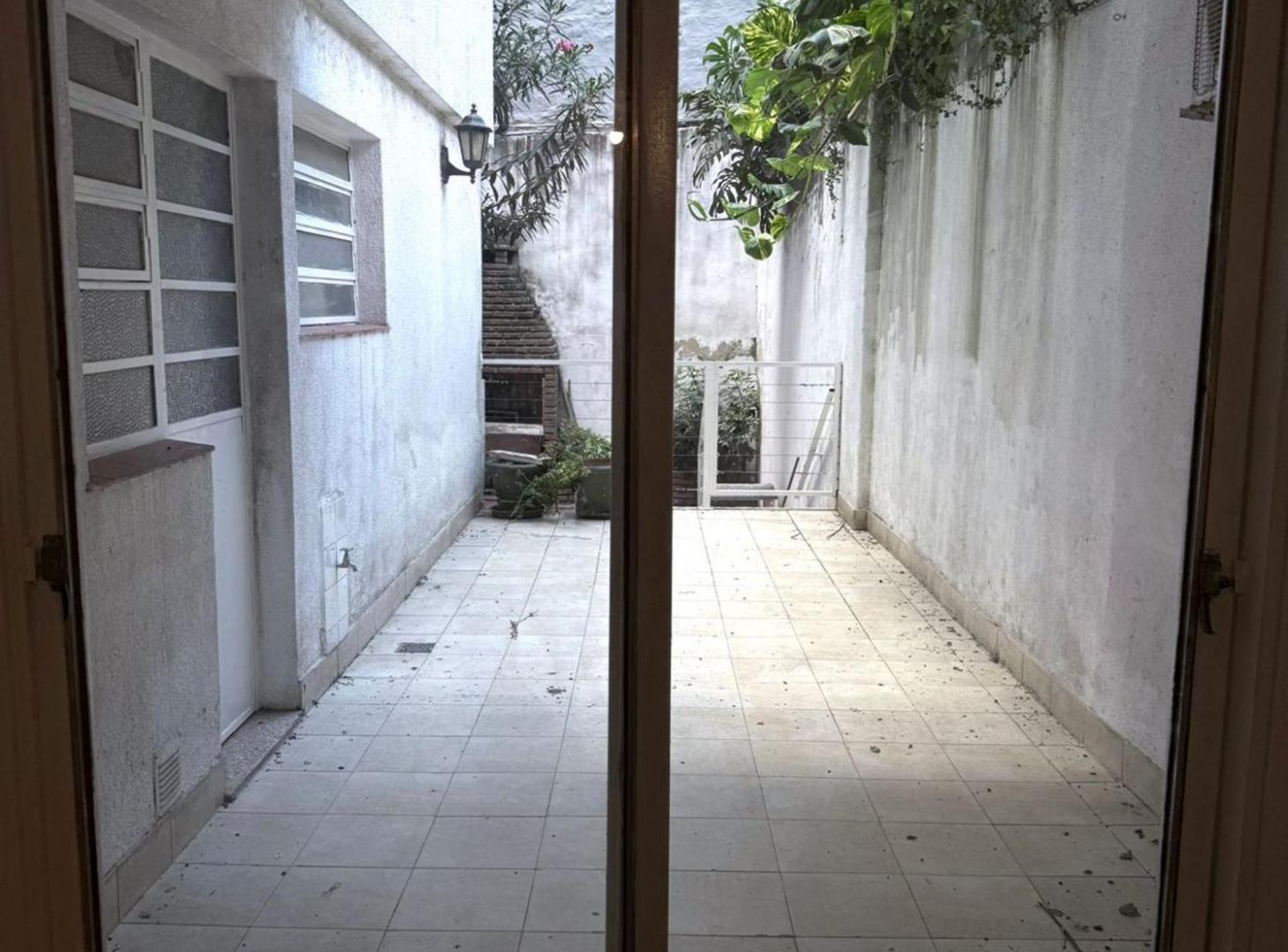 Foto de VENTA DEPARTAMENTO 2 DORMITORIOS CON PATIO ADUANA, imagen 1