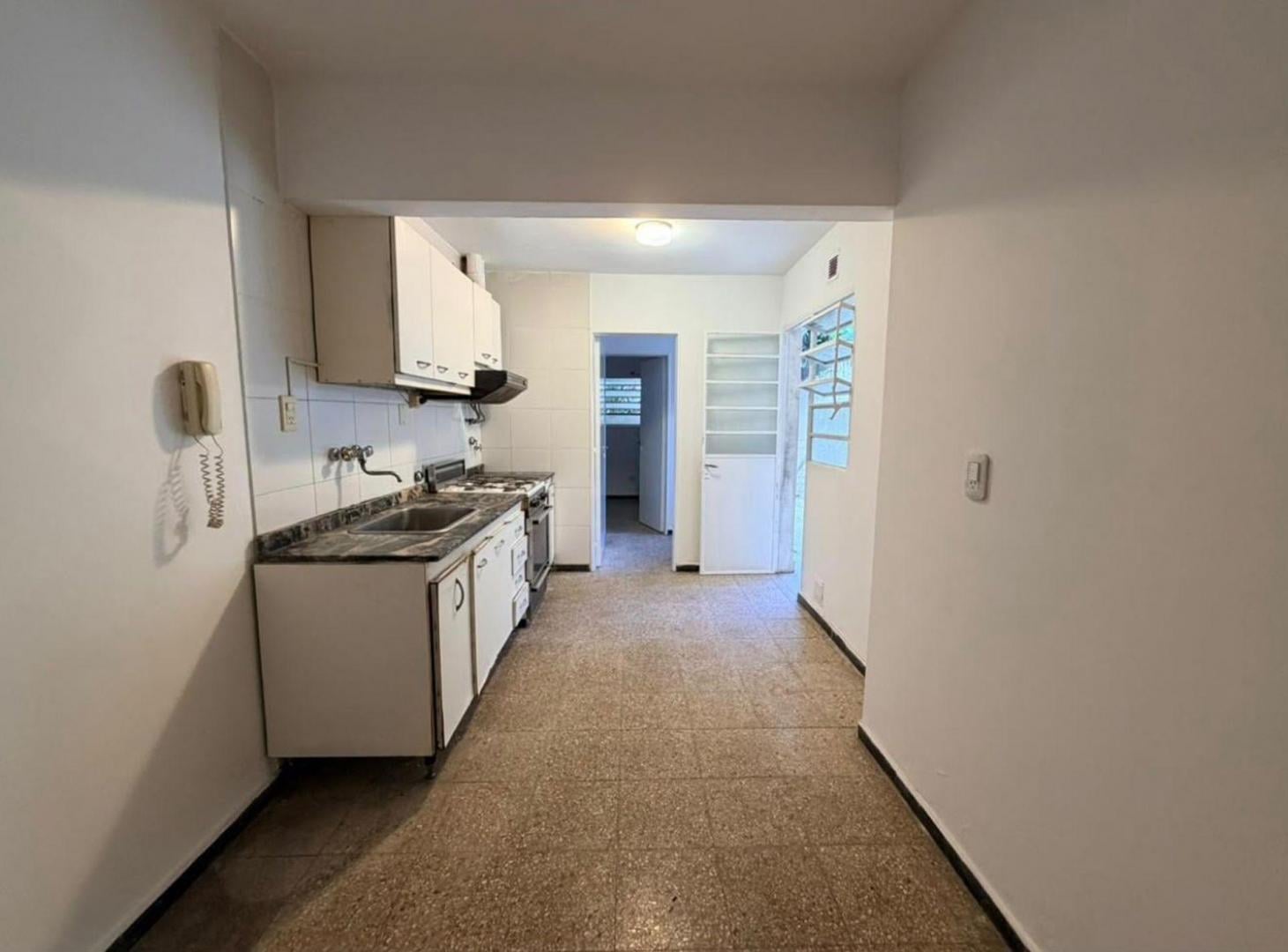 Foto de VENTA DEPARTAMENTO 2 DORMITORIOS CON PATIO ADUANA, imagen 5