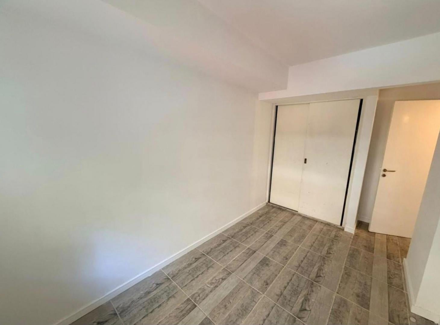 Foto de VENTA DEPARTAMENTO 2 DORMITORIOS CON PATIO ADUANA, imagen 3