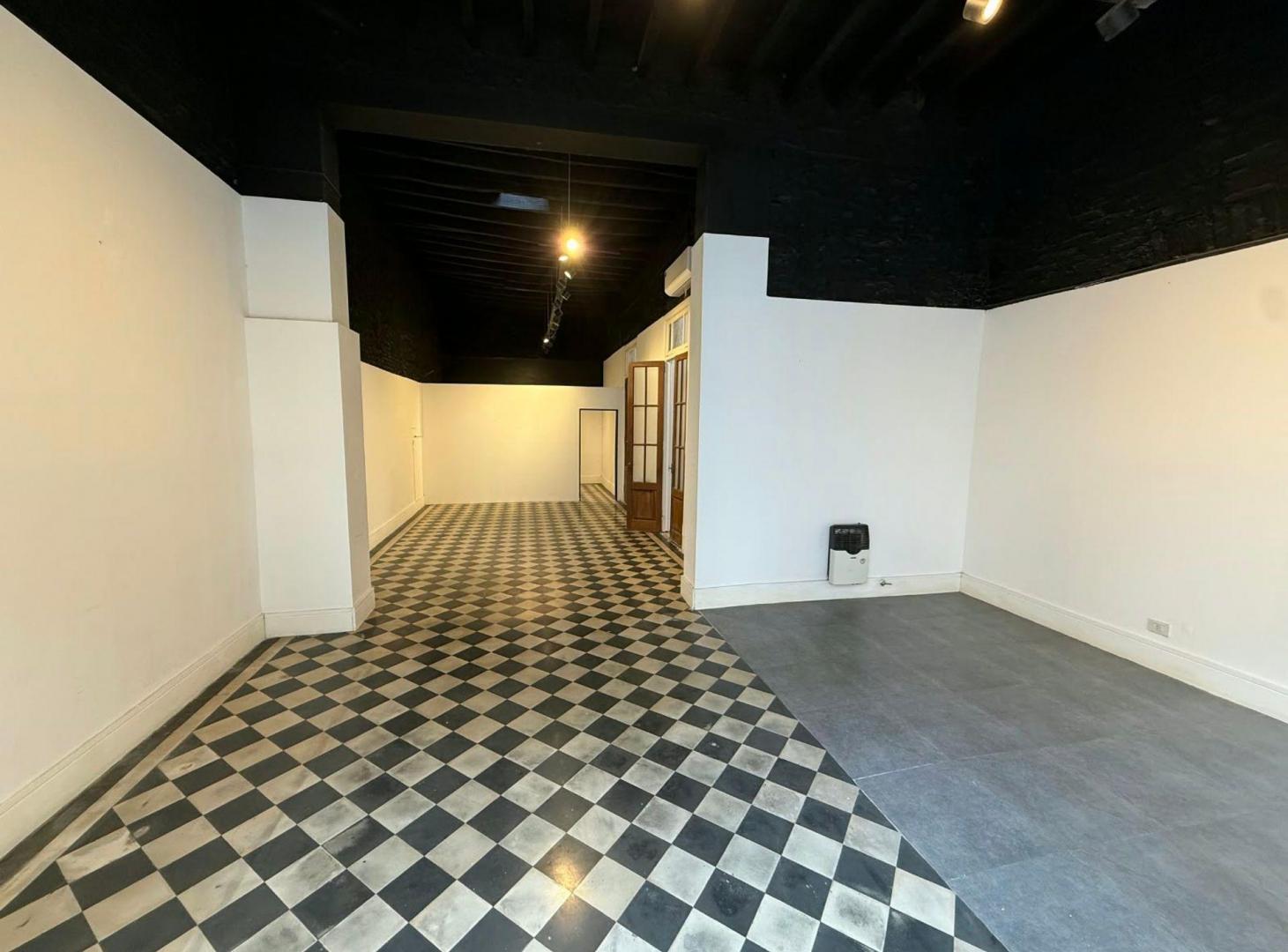 Foto de LOCAL COMERCIAL EN ALQUILER 100 M2, imagen 2