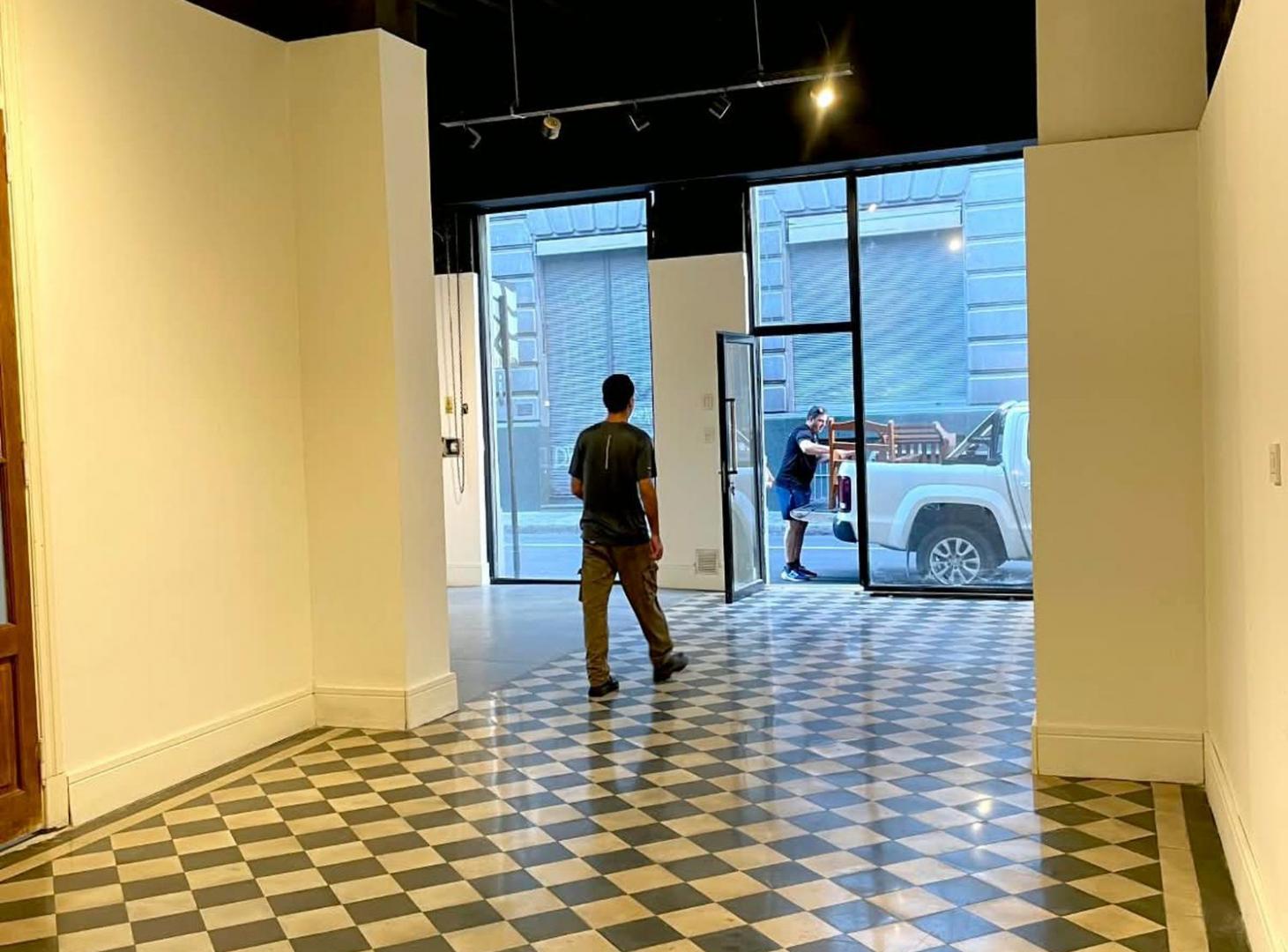 Foto de LOCAL COMERCIAL EN ALQUILER 100 M2, imagen 3