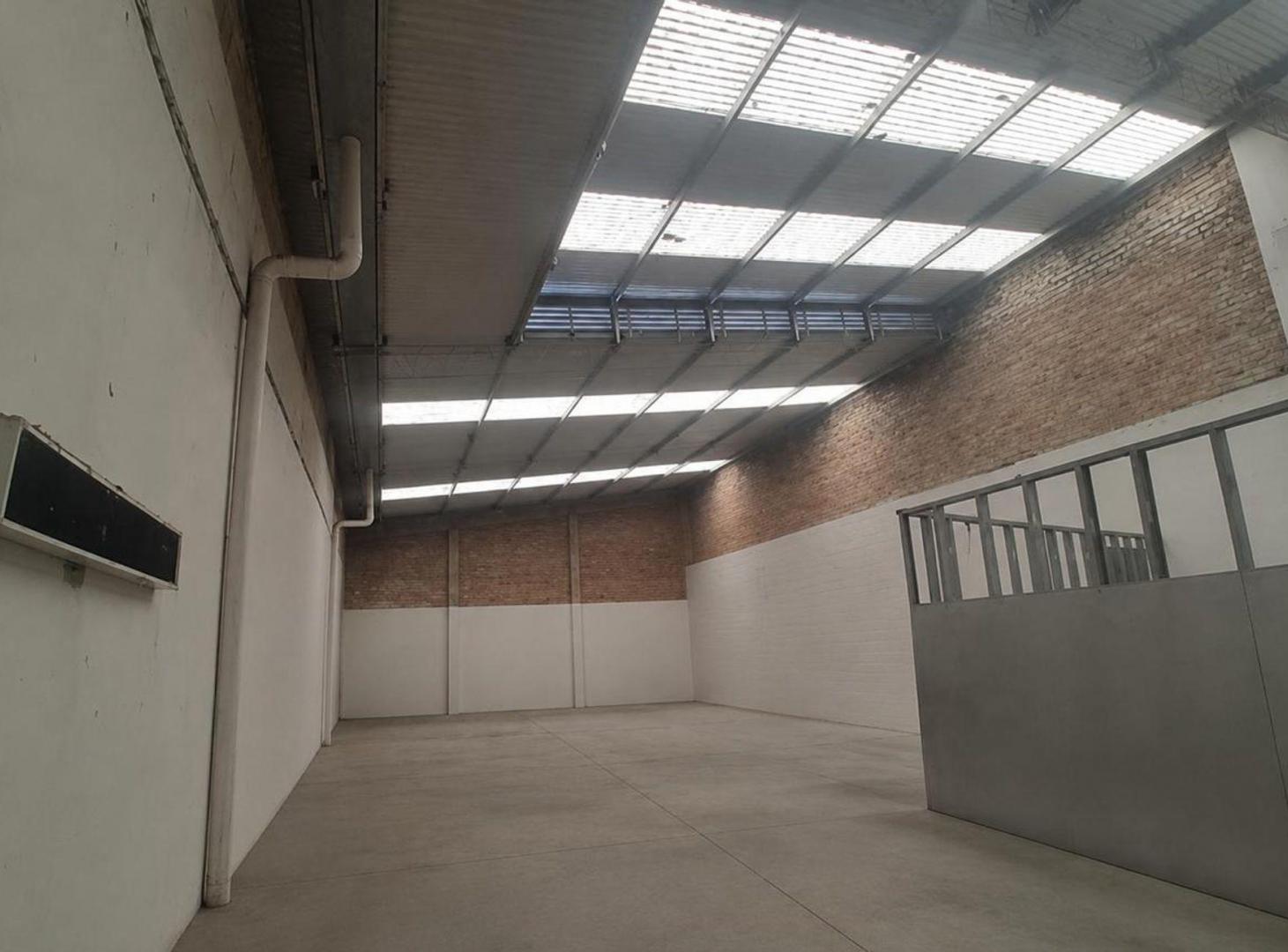 Foto de GALPON VENTA B INDUSTRIAL CON LOCAL U OFICINAS, imagen 1