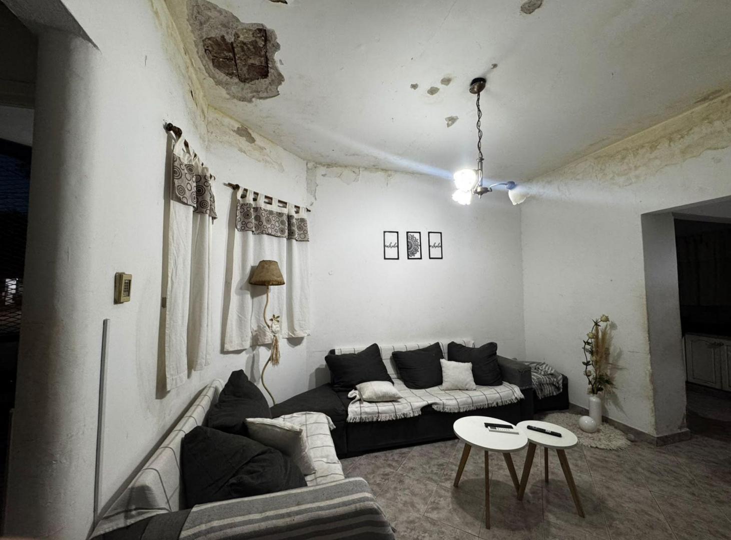 Foto de CASA EN VENTA 2 DORMITORIOS ZONA SUR A RECICLAR, imagen 2
