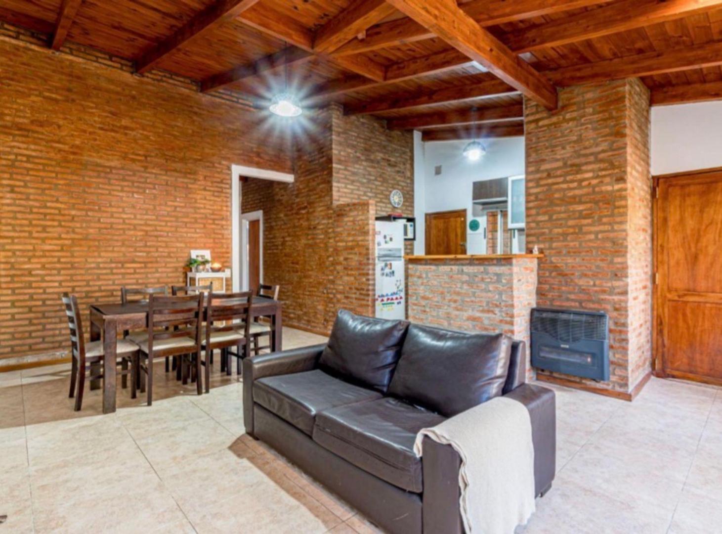 Foto de FUNES CASA DE 3 DORMITORIOS CON PILETA, imagen 5
