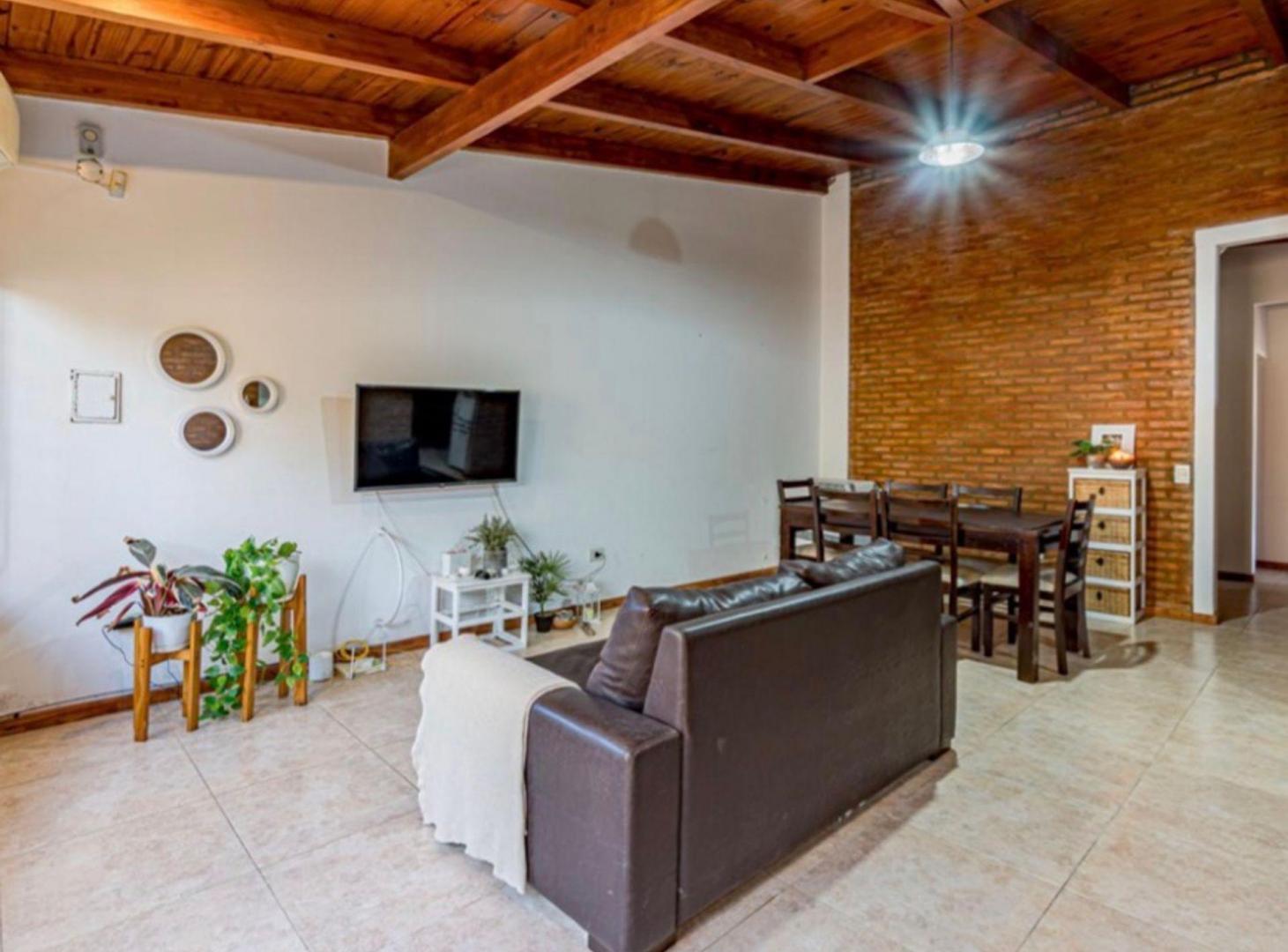 Foto de FUNES CASA DE 3 DORMITORIOS CON PILETA, imagen 4