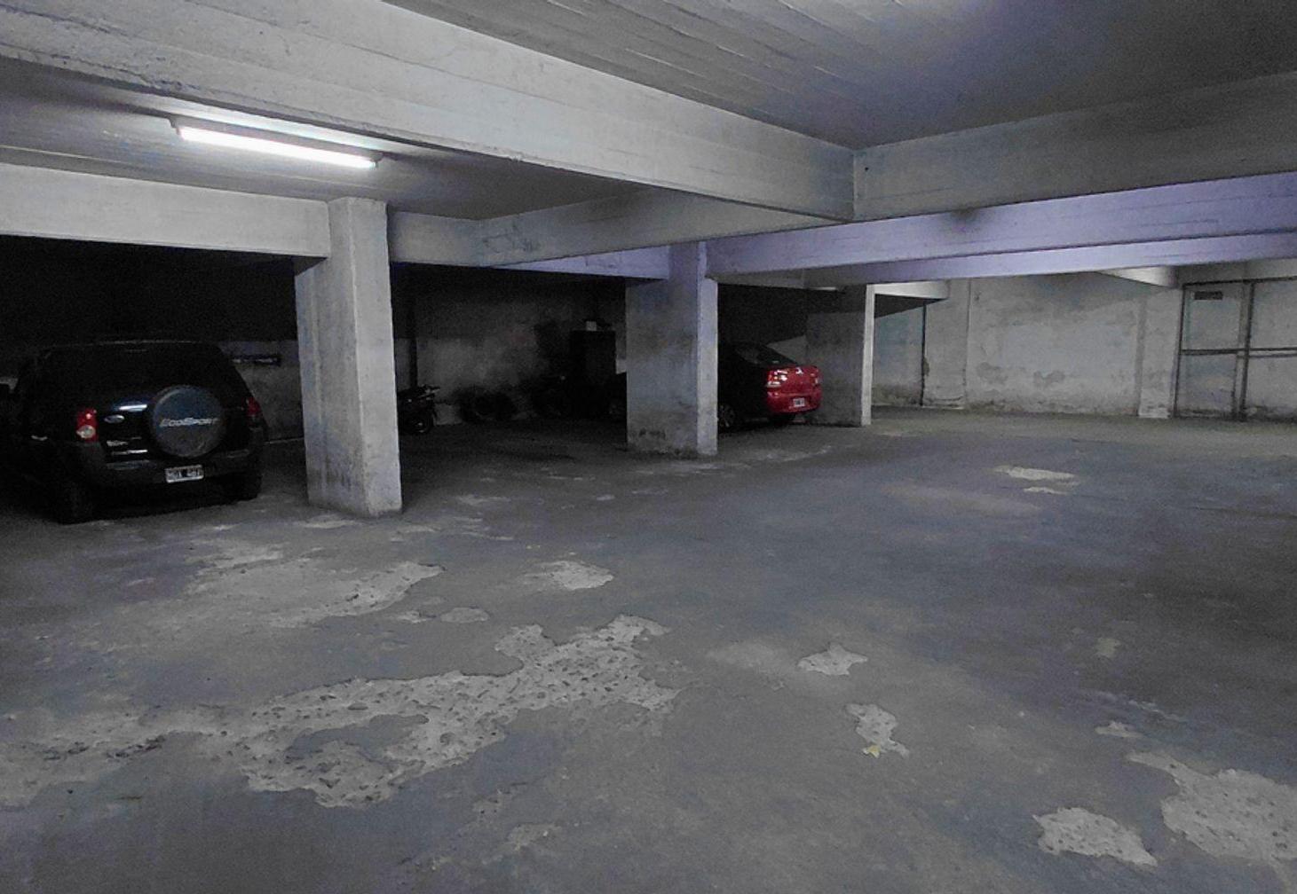 Foto de VENTA COCHERA AMPLIA CENTRO ROSARIO, imagen 2