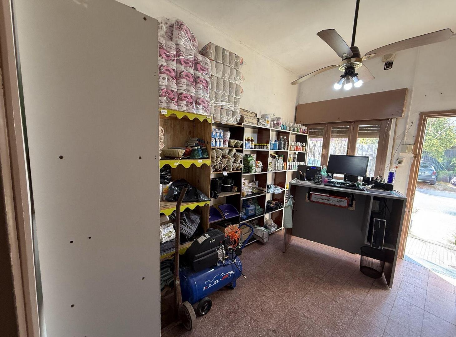 Foto de VENTA 2 CASAS CON LOCAL COMERCIAL BARRIO URQUIZA, imagen 3