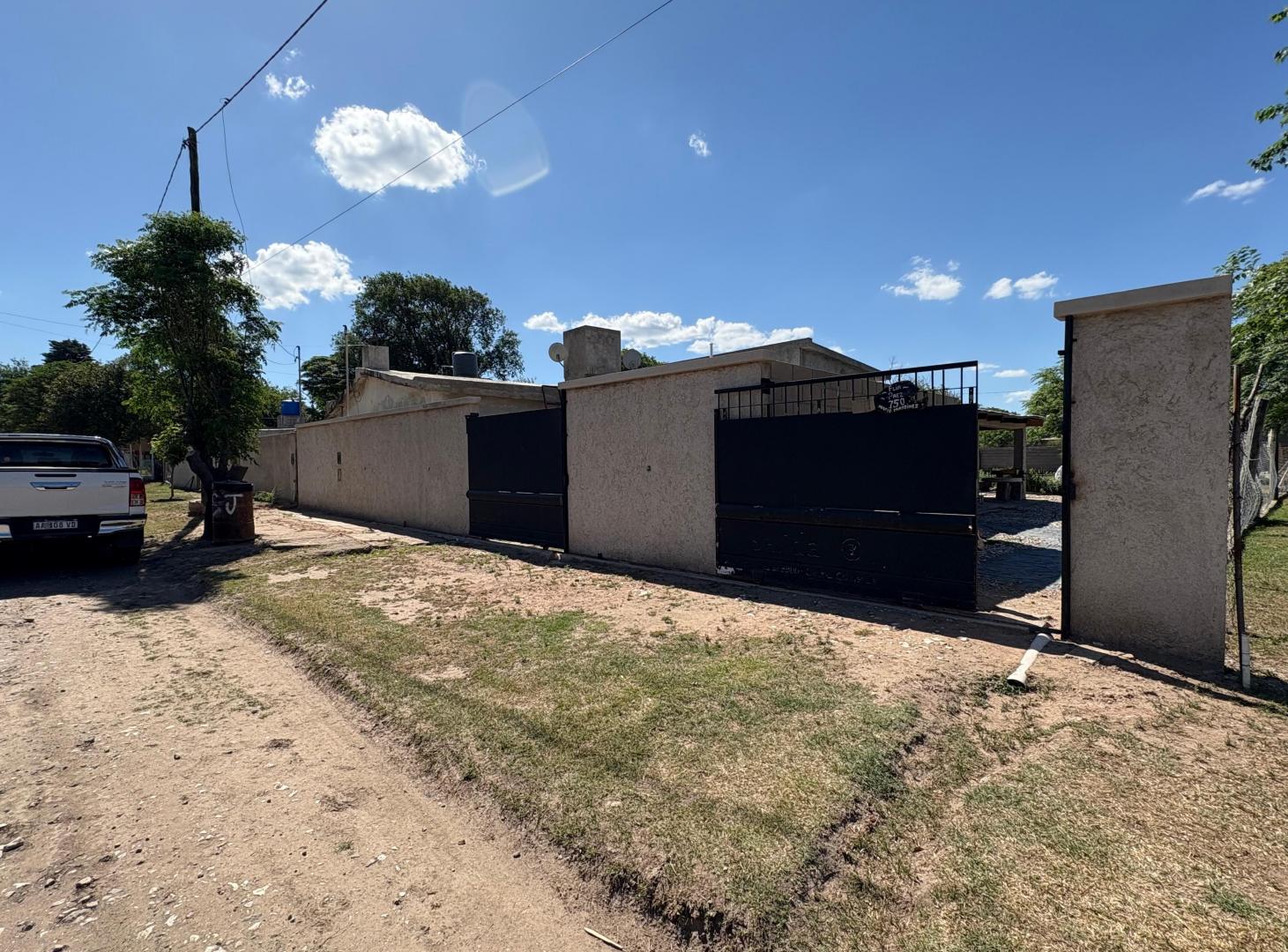 VENDO Casa con 750 m² en Villa del Prado, 3 dormitorios en venta + Dpto de 1 dormitorio