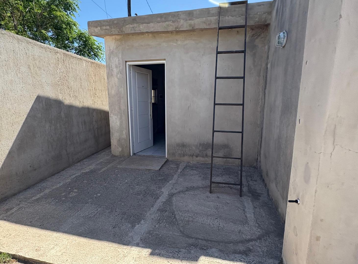 Foto de VENDO Casa con 750 m² en Villa del Prado, 3 dormitorios en venta + Dpto, imagen 3