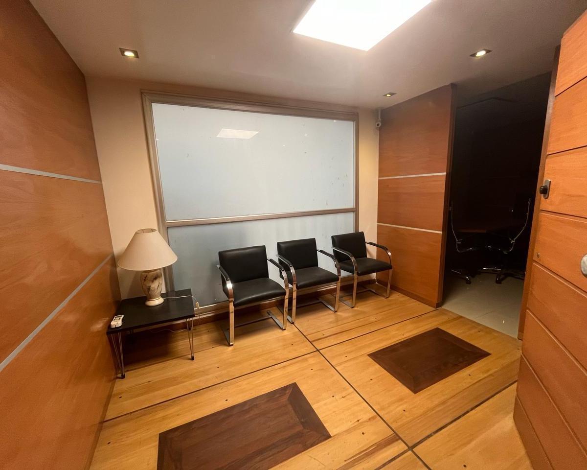 Oficina en Venta Piso Entero de 180 m en Excelente Estado. 2