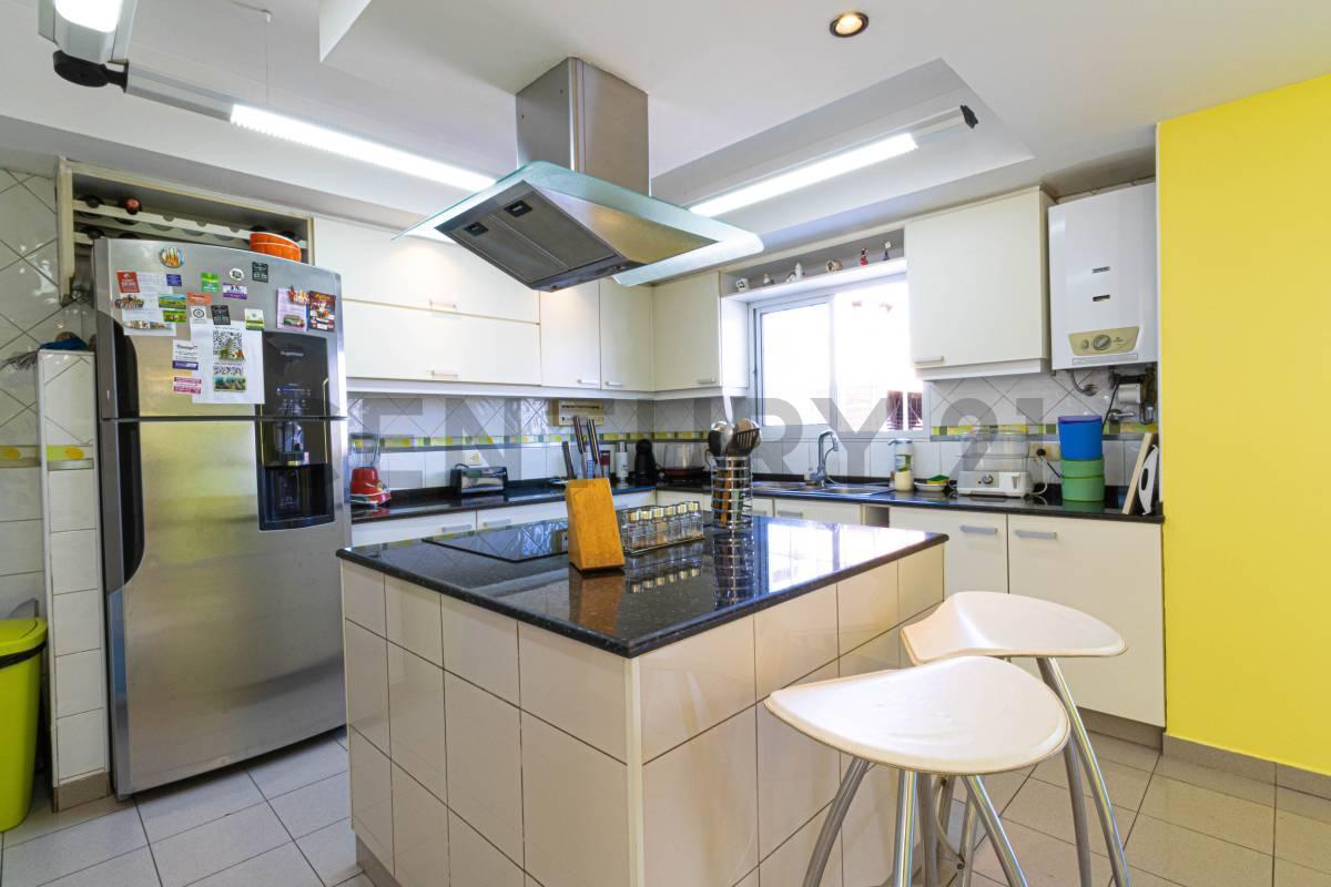 Departamento Dúplex en Venta con Parrilla y Cochera - Oportunidad en Villa del Parque, Buenos Aires 2