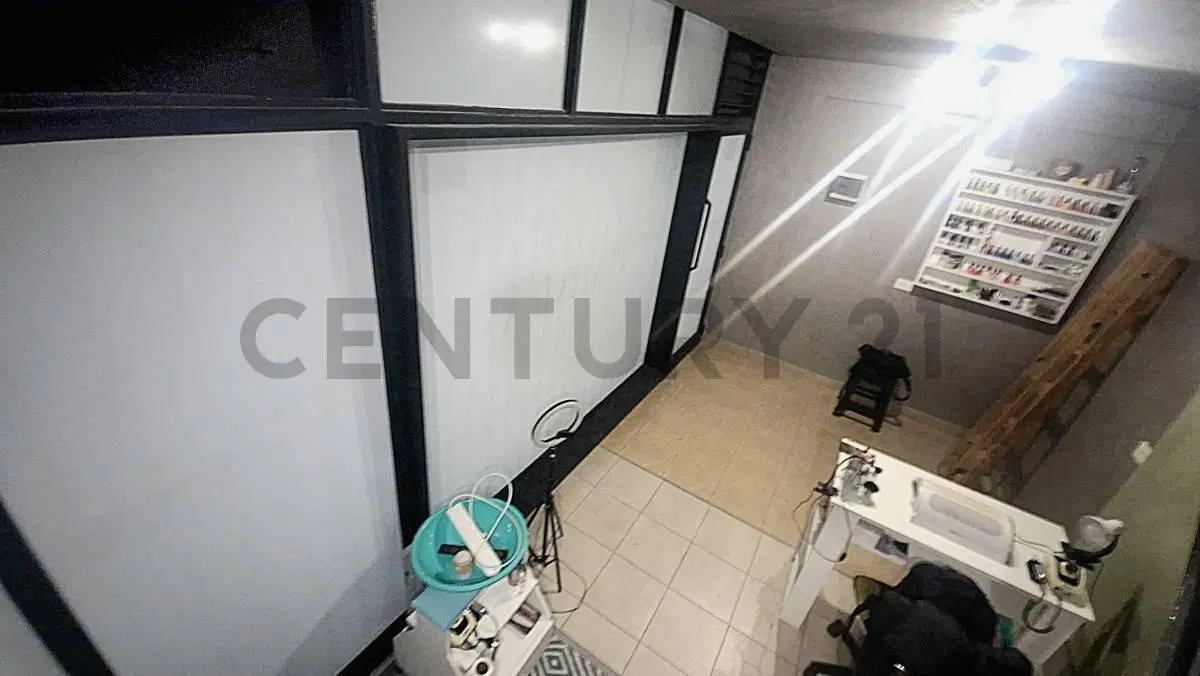 Venta de local en galería, Caballito 4