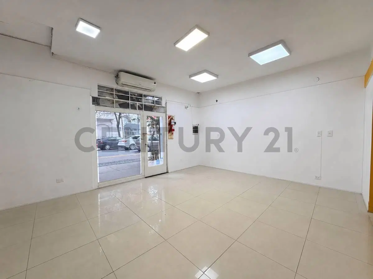 LOCAL COMERCIAL EN ALQUILER - CABALLITO 3