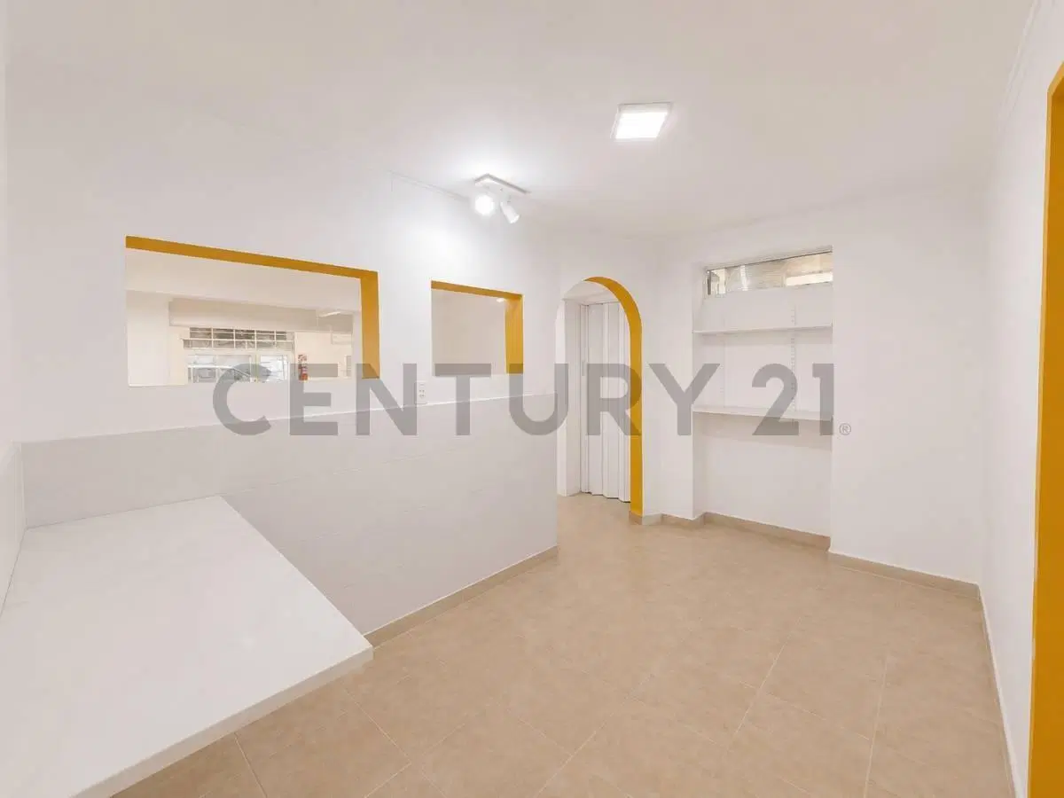 LOCAL COMERCIAL EN ALQUILER - CABALLITO 5