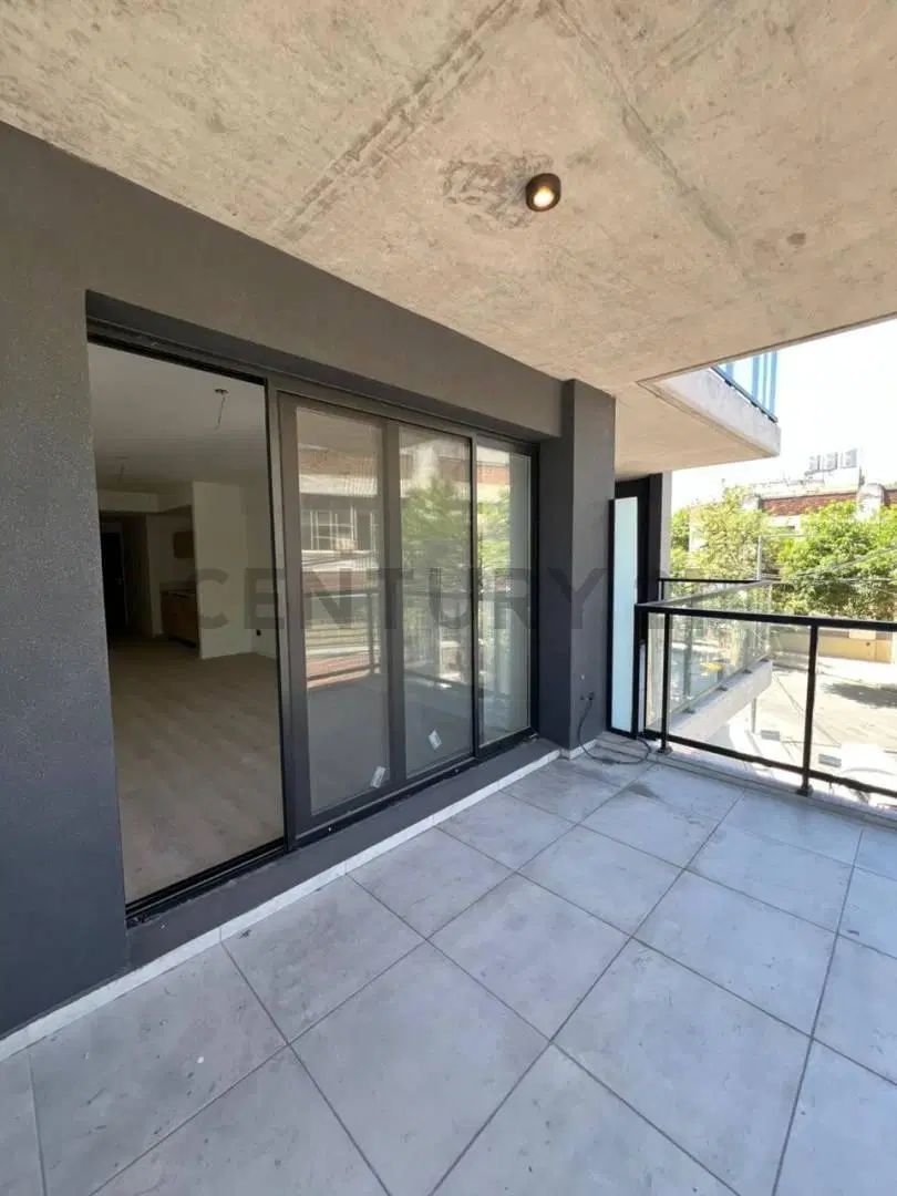 Monoambiente con balcón en venta en Villa del Parque 5