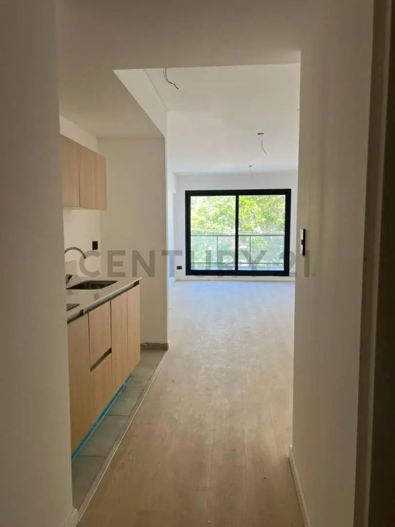 Monoambiente con balcón en venta en Villa del Parque 3