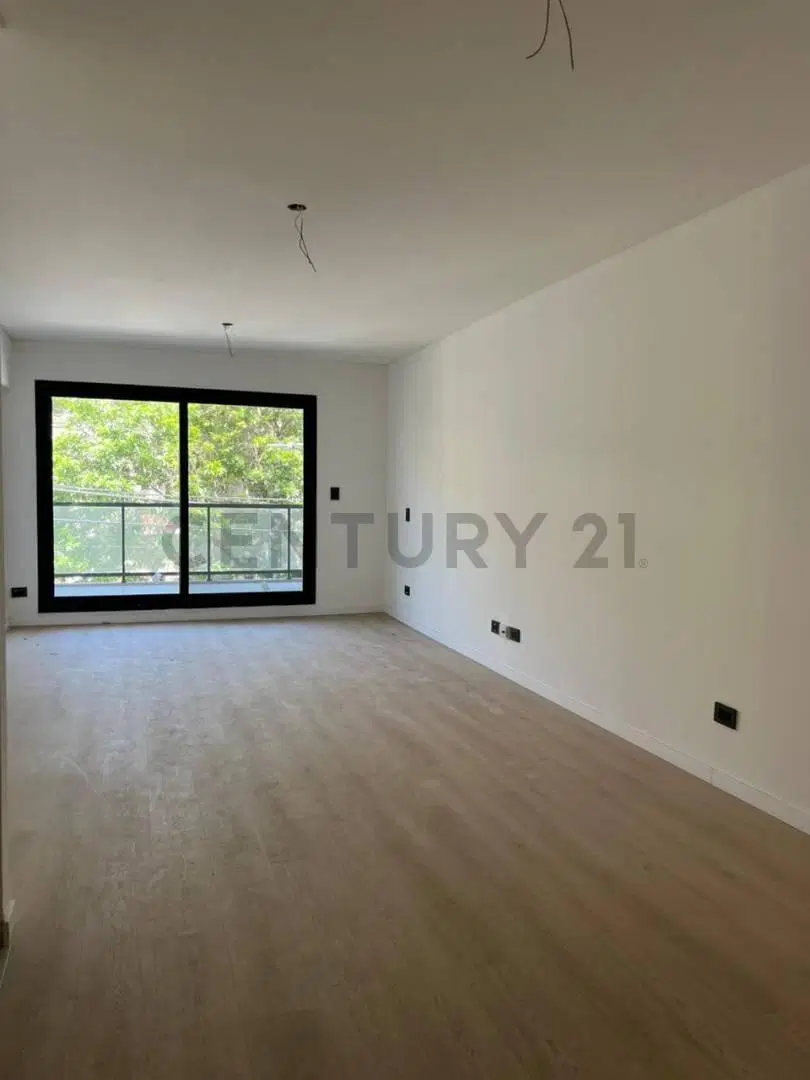 Monoambiente con balcón en venta en Villa del Parque 2