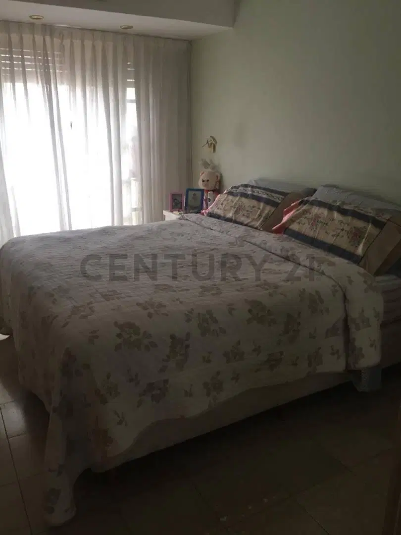 VENTA - DEPARTAMENTO 4 AMBIENTES CON DEPENDENCIA + COCHERA FIJA + BAULERA 5