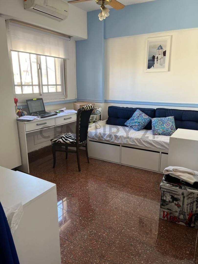 VENTA - DEPARTAMENTO 4 AMBIENTES CON DEPENDENCIA + COCHERA FIJA + BAULERA