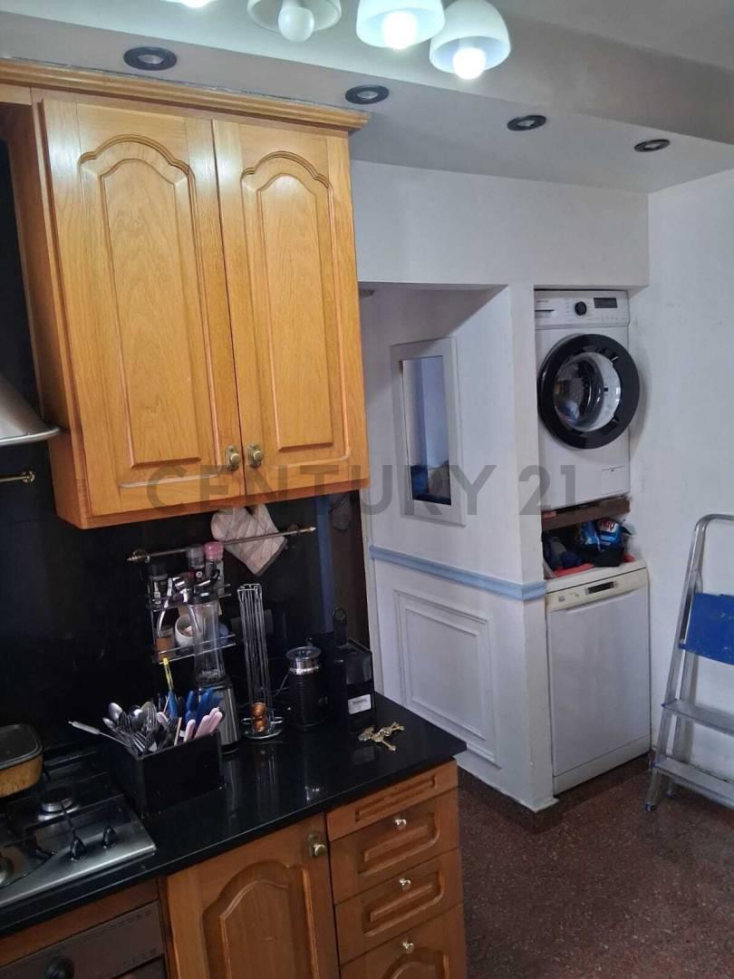 VENTA - DEPARTAMENTO 4 AMBIENTES CON DEPENDENCIA + COCHERA FIJA + BAULERA