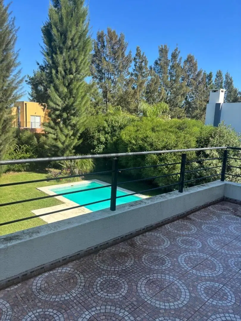 ALQUILER - Casa en alquiler con jardín y piscina 2