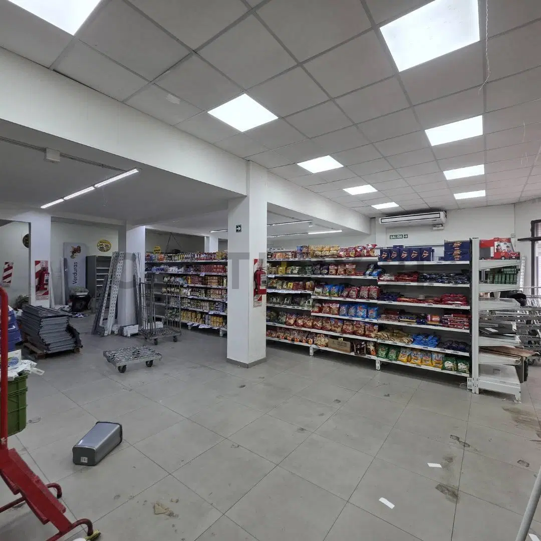 Alquiler Local Comercial en Esquina de Alto Impacto | 250 m² | Av. Independencia 2500 | Balvanera 4